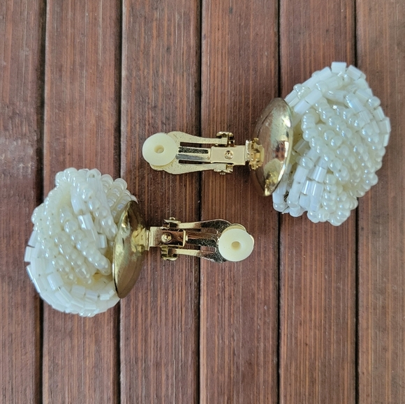 Elegant Cream Beaded Costume Earrings. - Picture 6 of 6